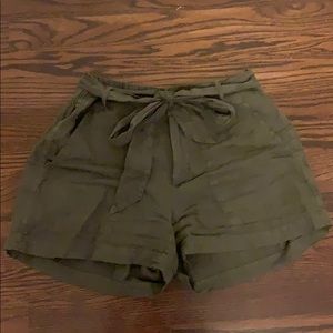 Lou & Grey Tie Waist Linen Shorts